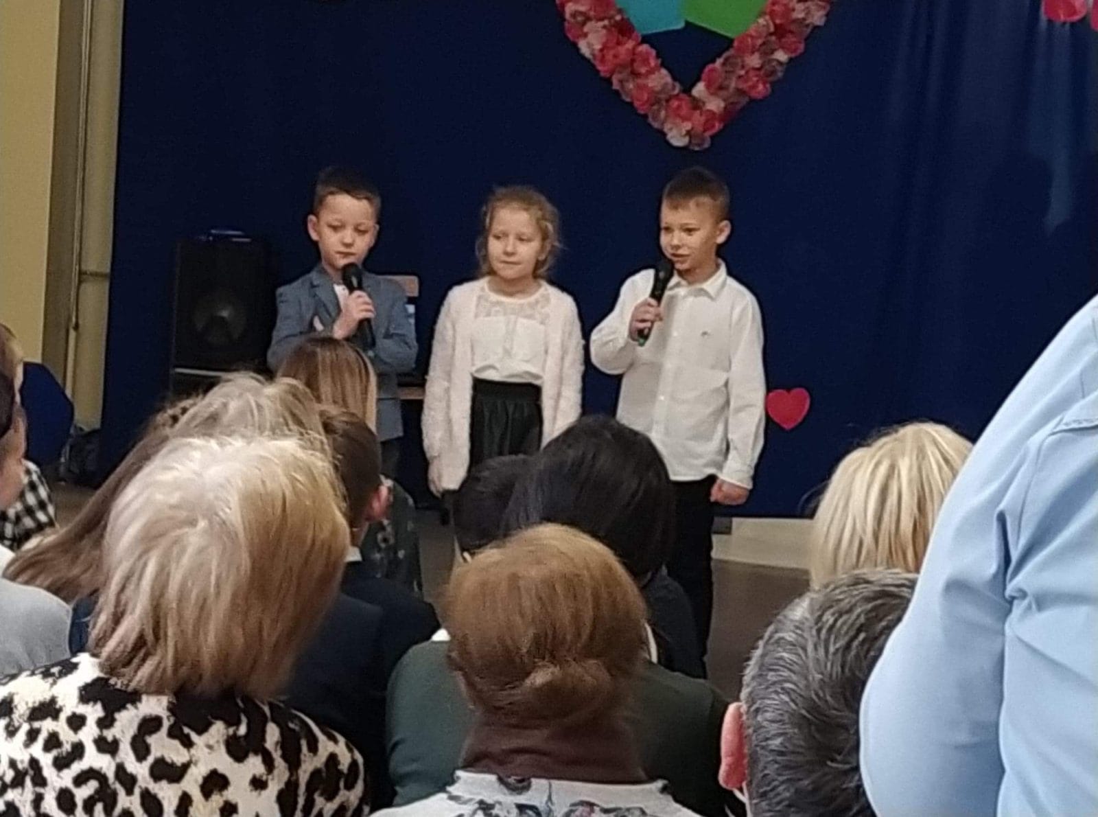 DZIEŃ BABCI I DZIADKA W SP5 IM. JANUSZA KORCZAKA W OSTRÓDZIE 2 Image4