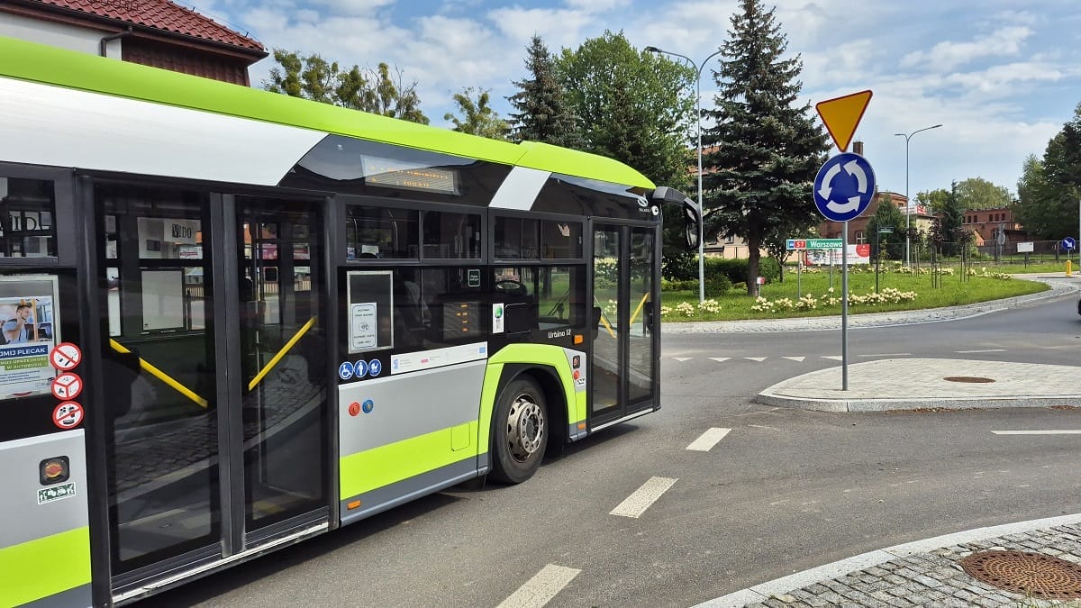 Złamana Ręka, Potłuczenia I Dyskusja. Wracamy Do Wypadku Z Udziałem Miejskiego Autobusu W Ostródzie