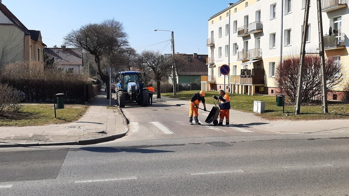 Będzie Łatanie Dziur W Drogach Po Zimie. Miasto Szuka Wykonawcy