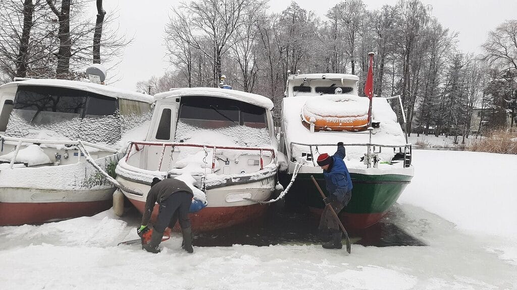 W Ostródzie Wycinano Statki Z Lodu!