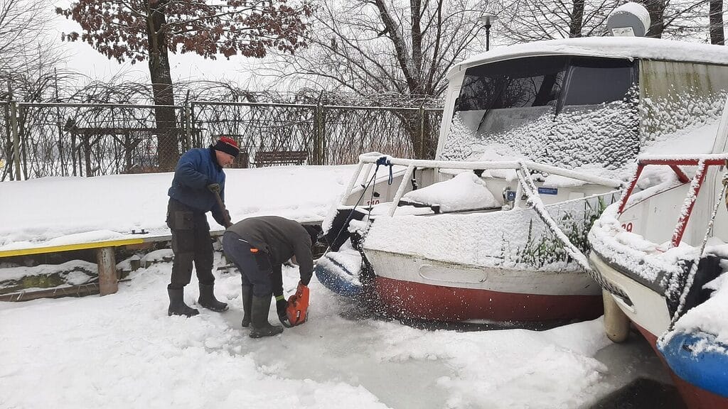 W Ostródzie Wycinano Statki Z Lodu!
